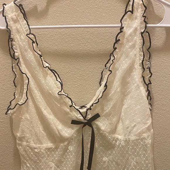 Kimchi Blue coquette white and black lace bow print top size XL - Picture 2 of 6